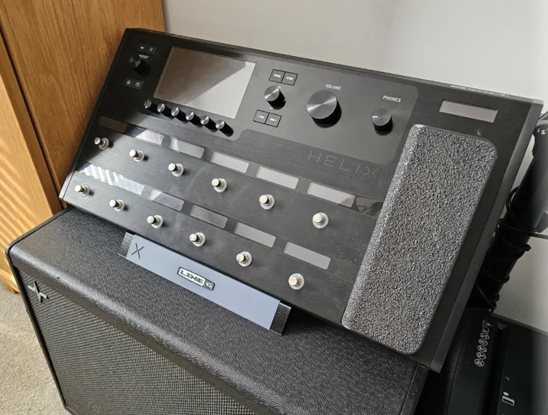 Line 6 Helix Stand