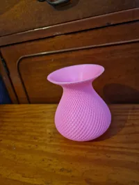 Vase torsadé décoratif — photo 1