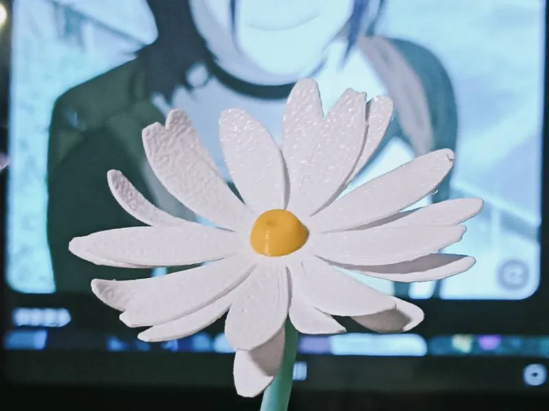 The flower in Reze’s hand (a gerbera daisy)