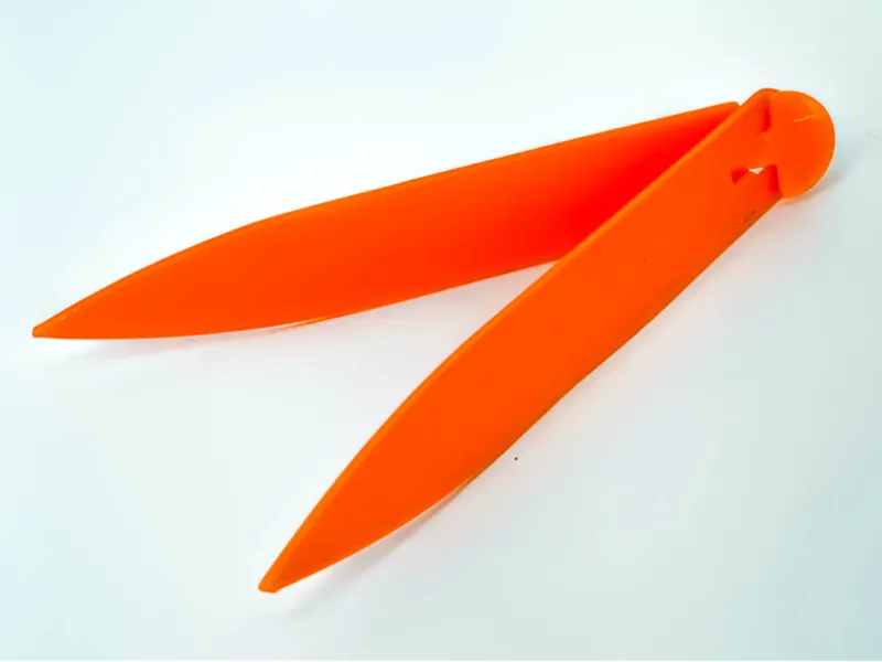 Twezzle | Traveling Tweezers Set