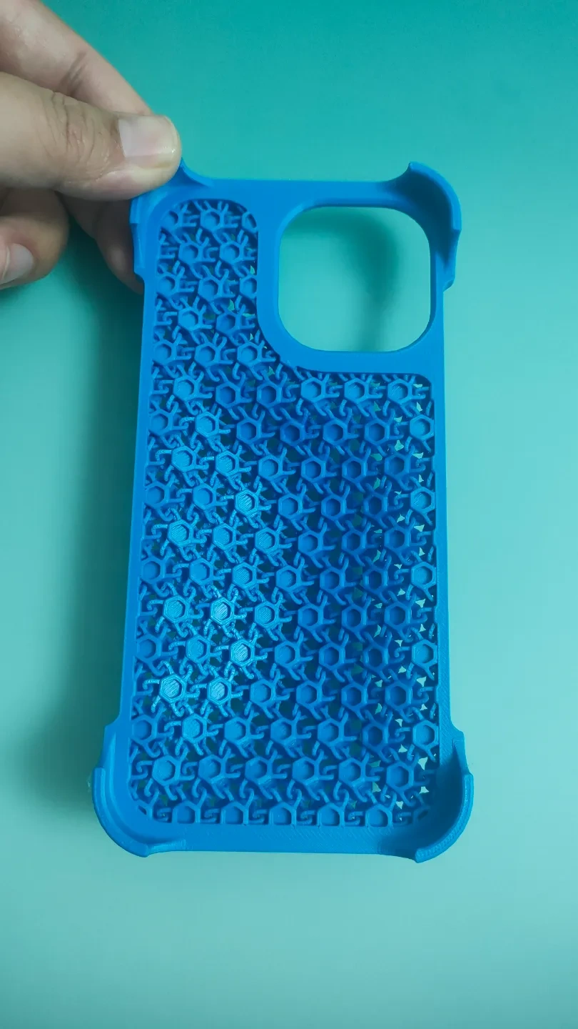Miniatura 1 do modelo 3D IPhone 13~15 系列锁子甲手机壳,，科技与复古的惊艳碰撞