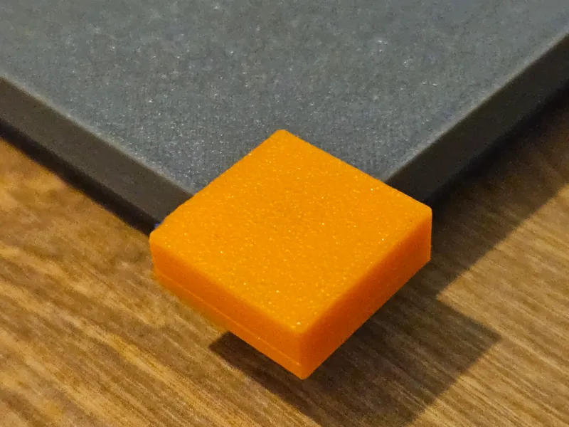 Minimalistic plexiglass wall mount
