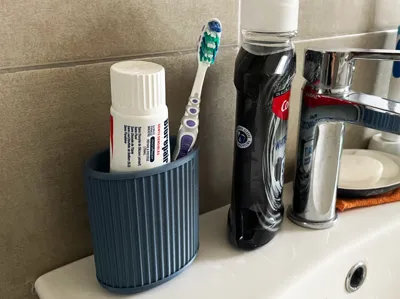 LINE-UP – Toothbrush or Pen Holder