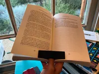 Pouce de lecture pour livre — photo 2