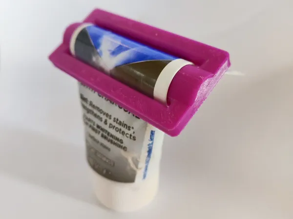 Enrouleur de tube — presse-dentifrice à manivelle
