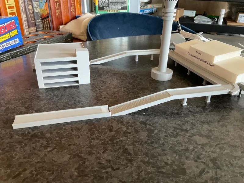 1:400 Scale Arrivals and Departures Ramp and Road
