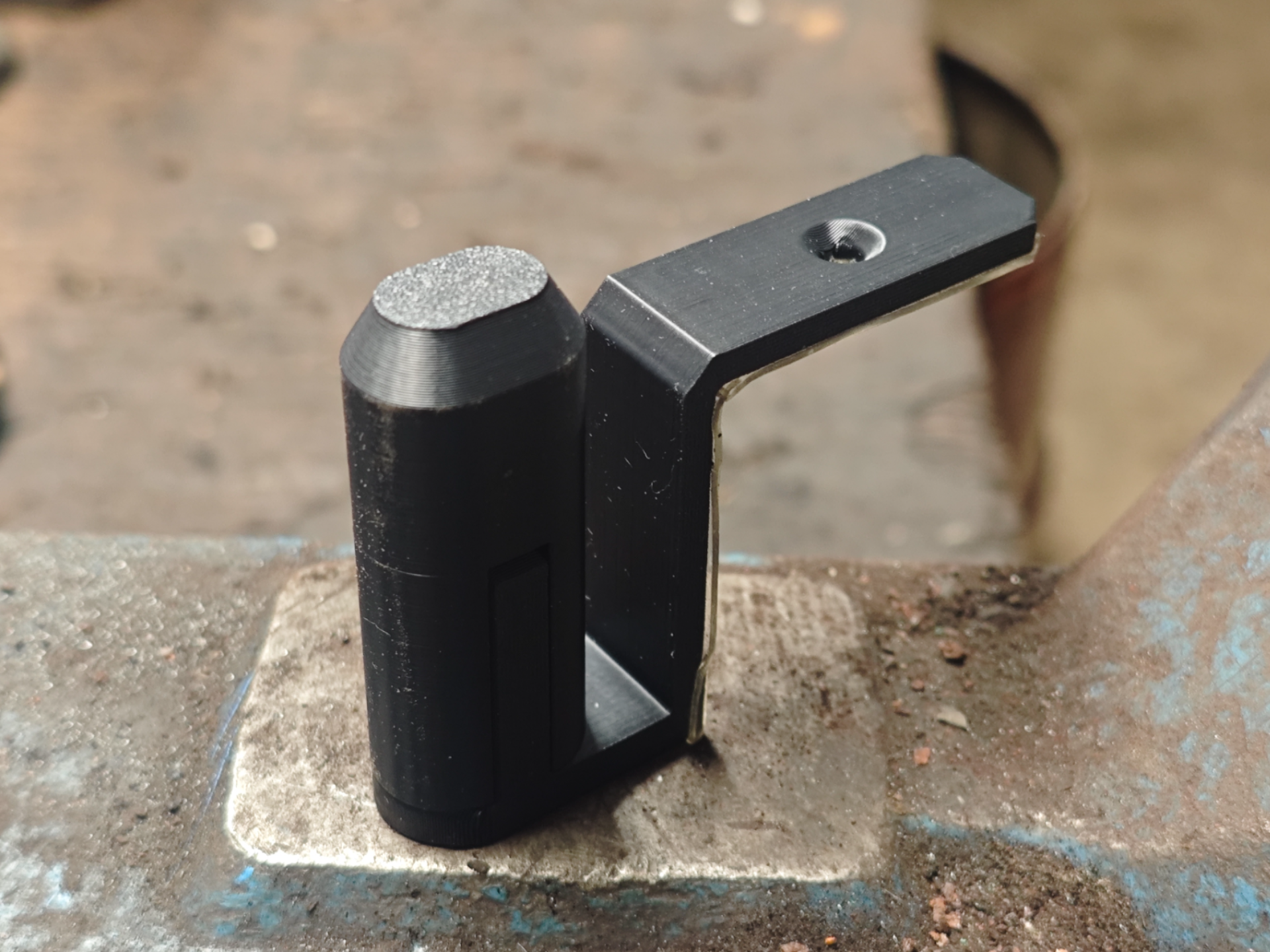 Welding mask holder mount