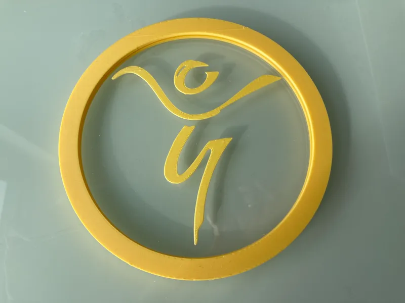 Variable frame for acrylic plates