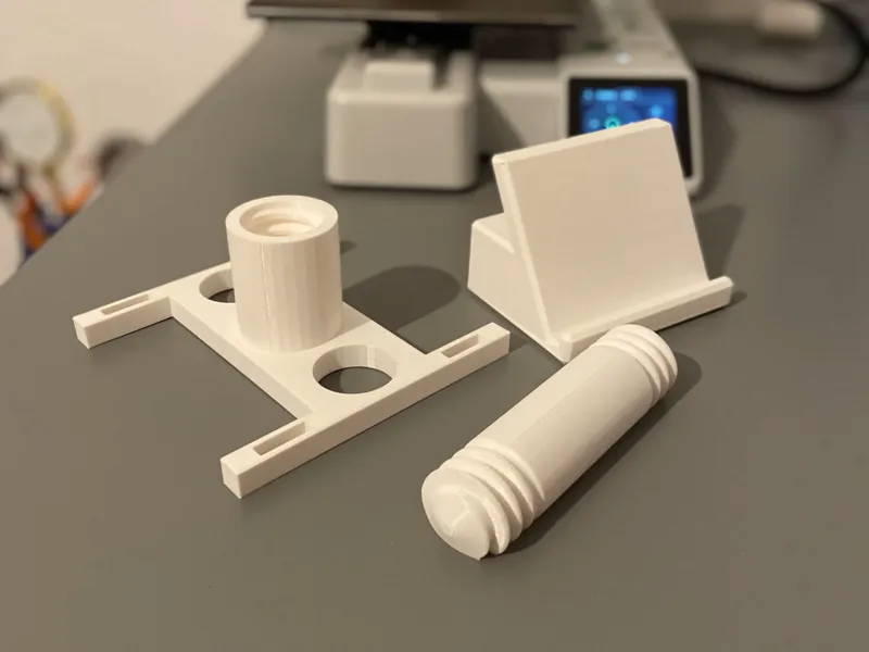 Small screen stand