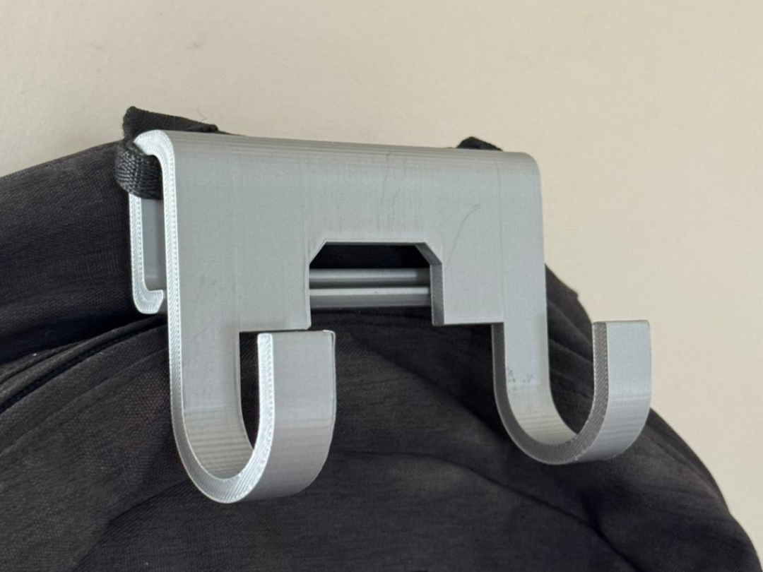 Skateboard backpack hook V1