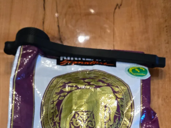 Large Bag Clip With Pour Spout