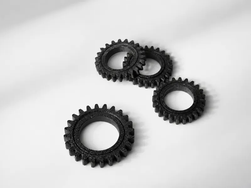 Thin fidget ring