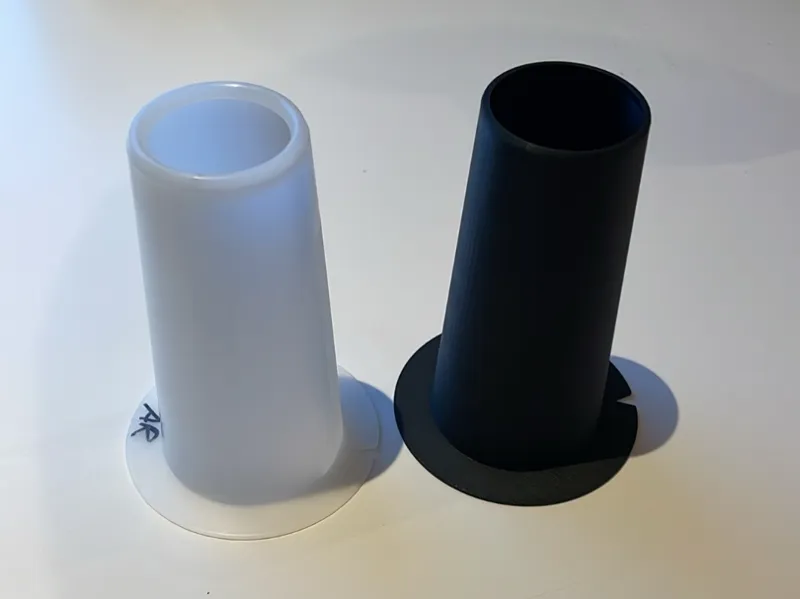 Spool holder for yarn