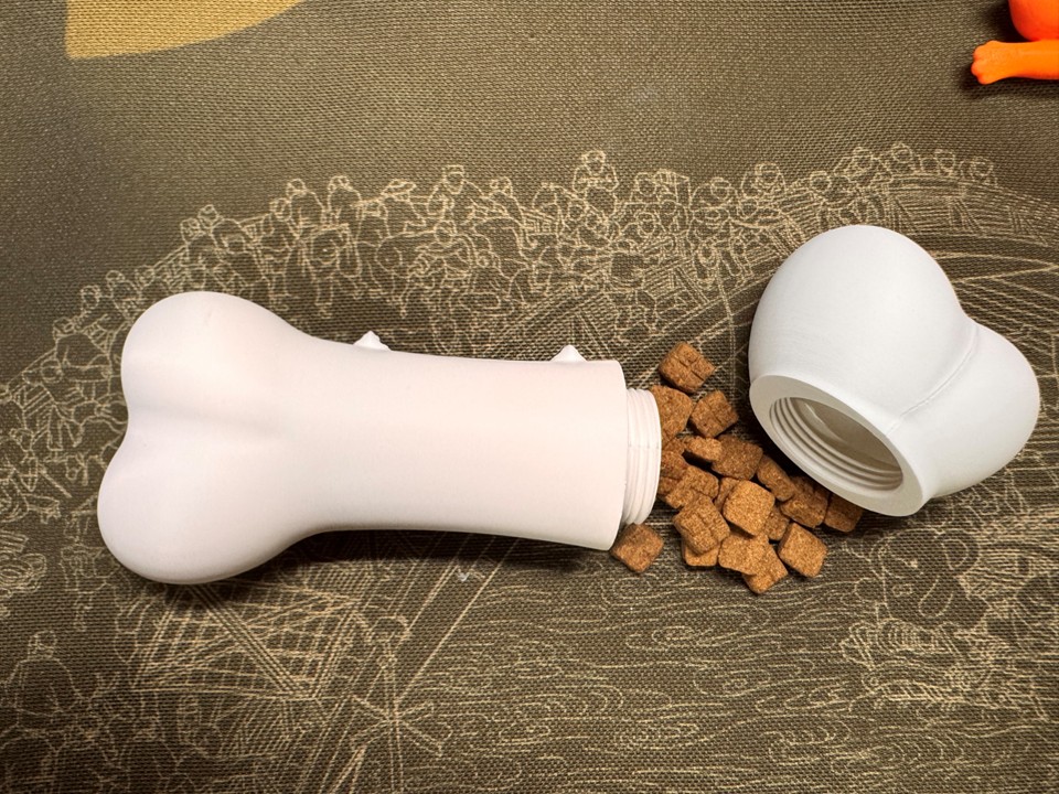 Miniatura 1 do modelo 3D 狗狗胸包-零食包-可开盖零食包