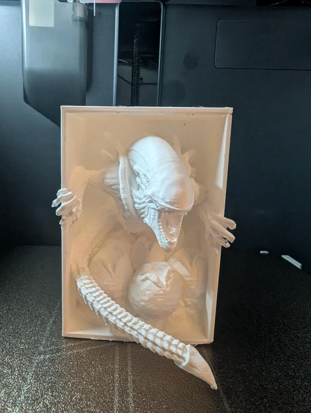 XENOMORPH alien Book Nook - Free 3D Print Model - MakerWorld