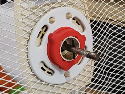 Fan nut with 32 mm diameter.