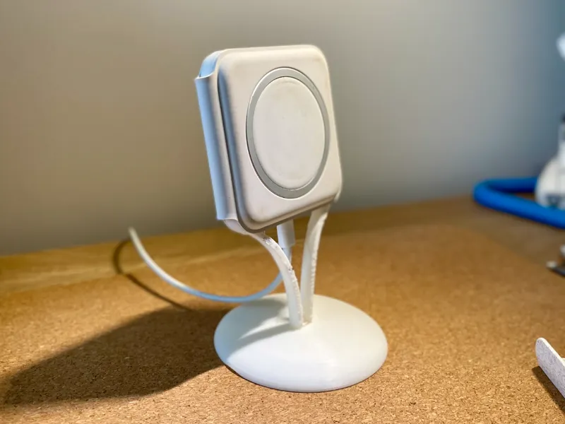 MagSafe Duo Chager iPhone stand