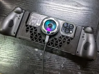 iPhonepromax Joycongrip with wirlesscharger cooler
