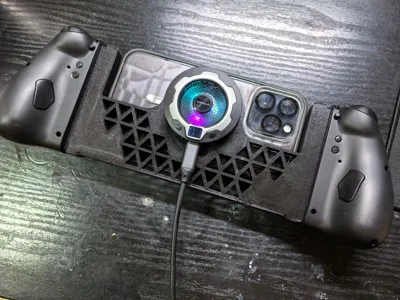 iPhonepromax Joycongrip with wirlesscharger cooler
