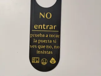 Letrero puerta no pasar