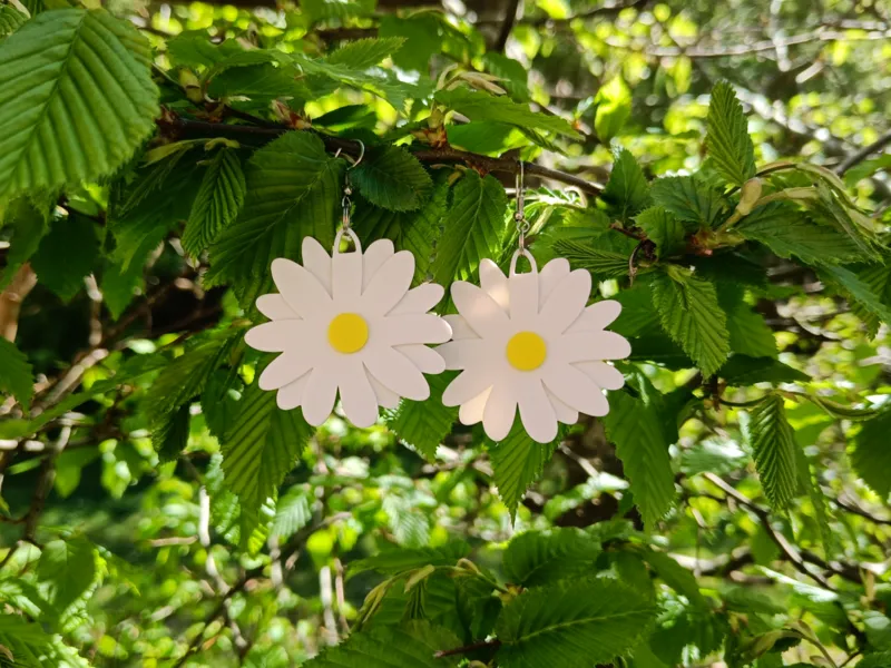 Daisy earrings or keychain