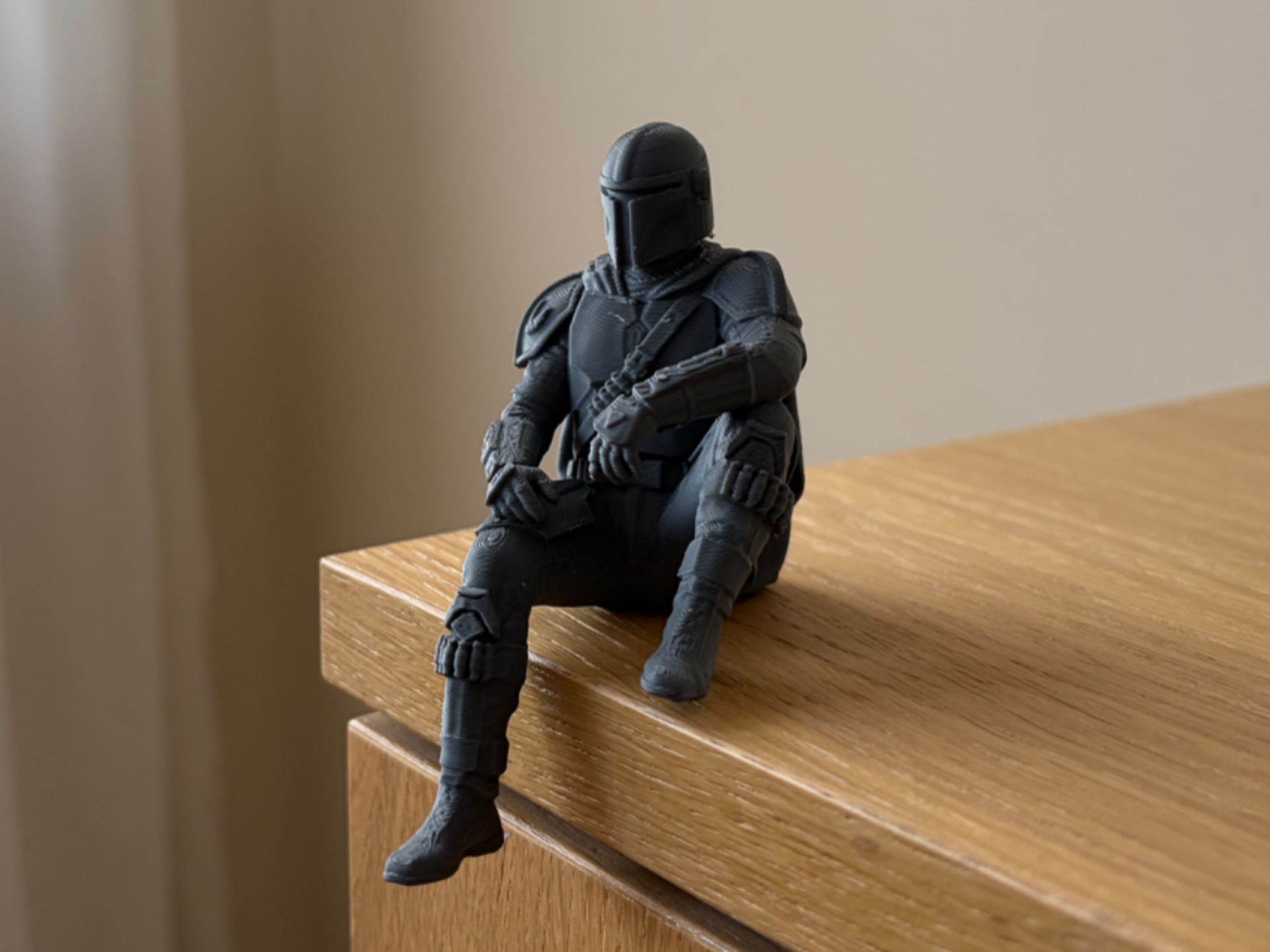 The Mandalorian Sitting Shelf Figure 