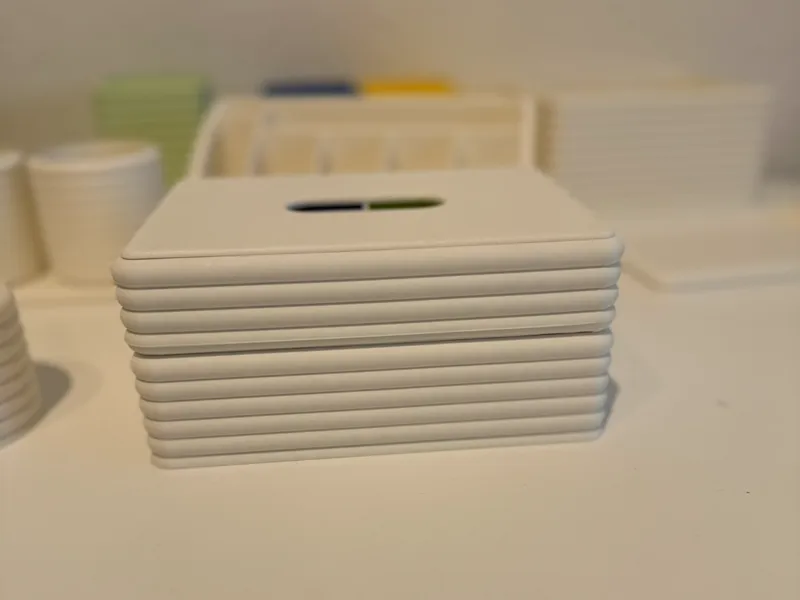small Box - with Inlays and lid - Bathroom set