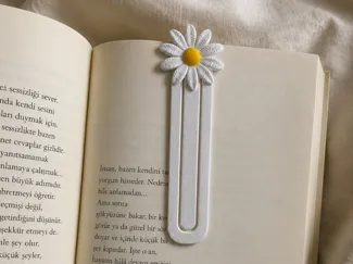 Elegant Daisy Bookmark | Spring Floral Page Marker