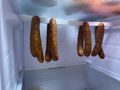 simple rail for hanging in the refrigerator 