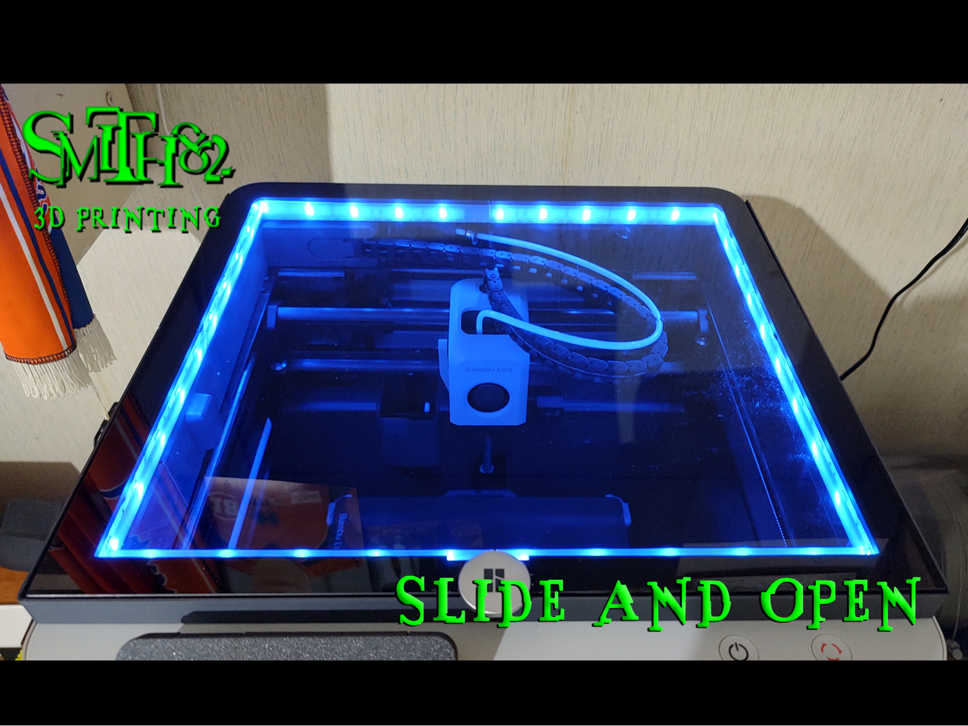 "Slide & open" led lid frame for Bambu printers