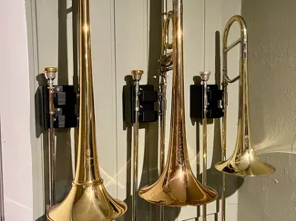 Trombone wall mount