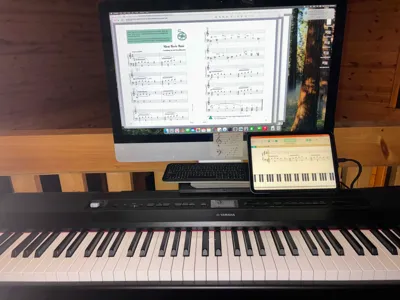 Yamaha P-525 Computer/Laptop Shelf