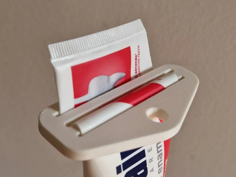 Toothpaste squeezer+