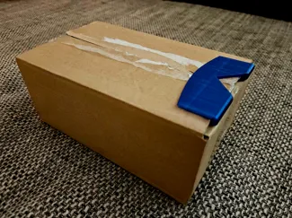 Cardboard box clip