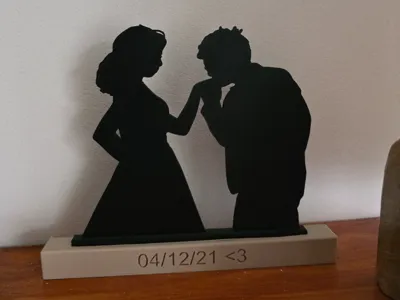 Couple Silhouette with Base (Engravable) 