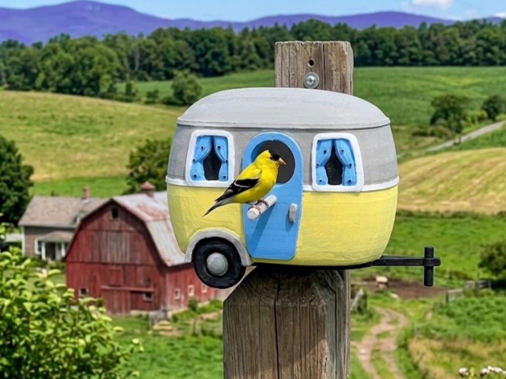VINTAGE MINI CAMPER BIRDHOUSE W/ CLEANOUT DRAWER 