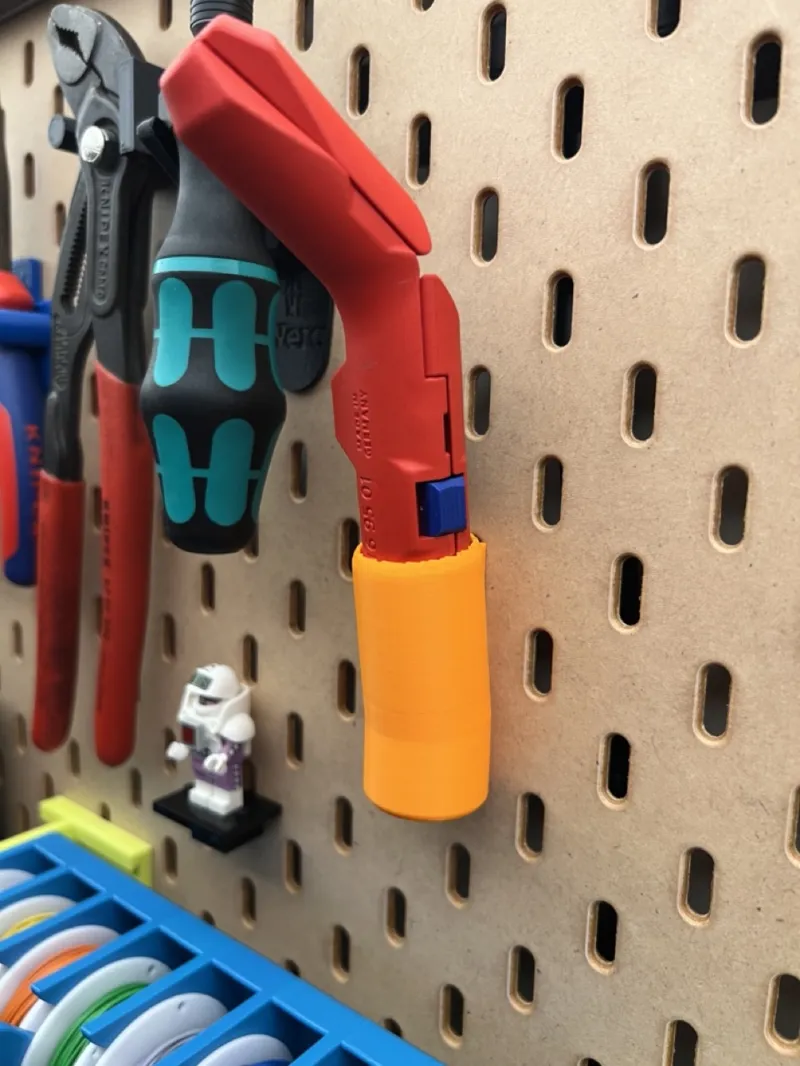 KNIPEX ErgoStrip Skadis holder.