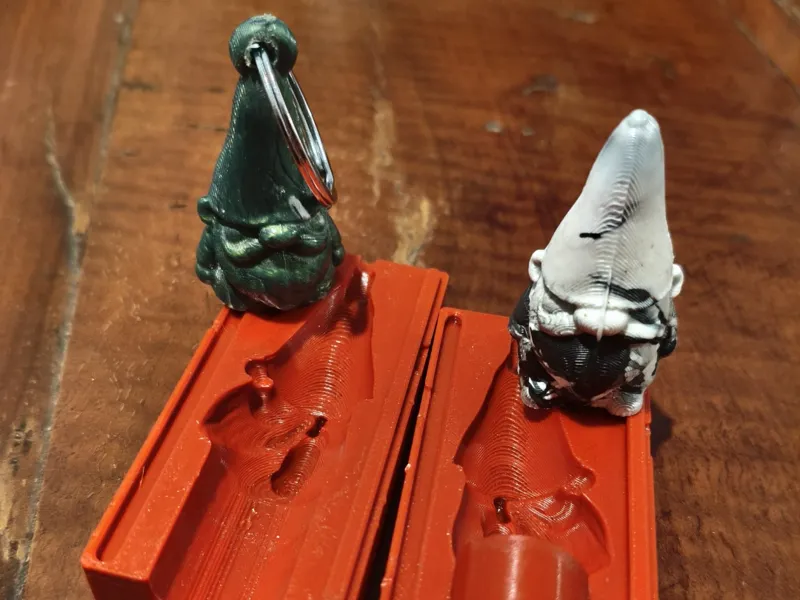 Molde de llavero de gnomo PLA fundido