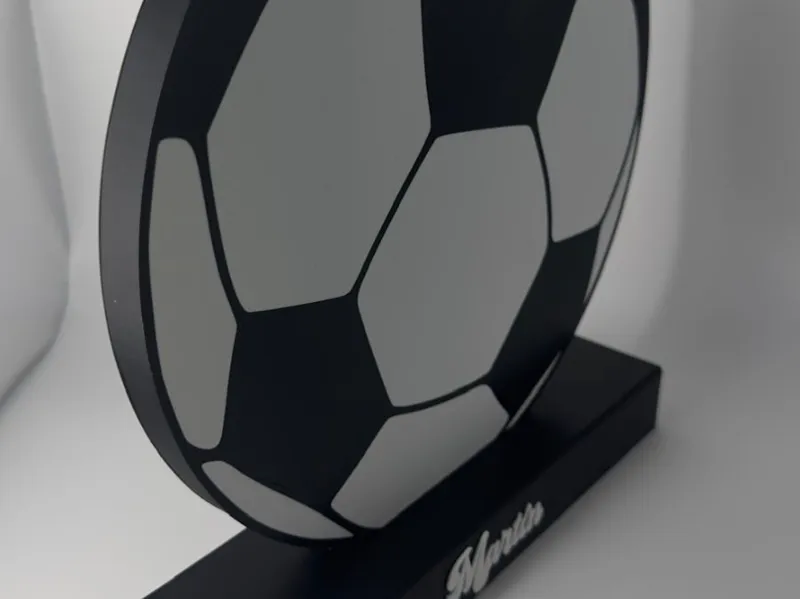 Balón, pelota de futbol decorativo.