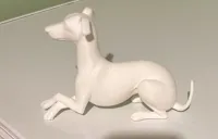 Whippet allongé aux pattes croisées — photo 3