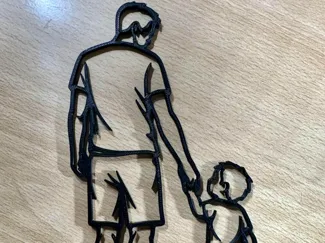 Padre/papa e hijo caminando