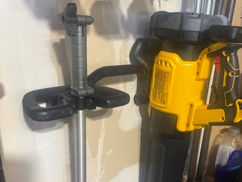 Milwaukee and Dewalt Trimmer/Blower Mount