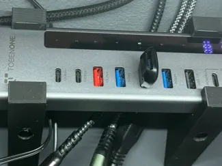 TobenONE Powered USB C Hub - Angled Wall Mount
