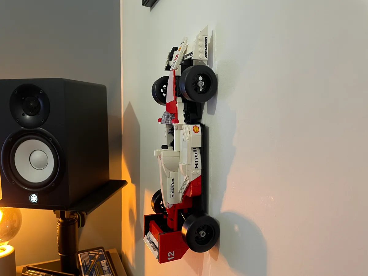 Support mural pour McLaren MP4/4 (compatible briques)
