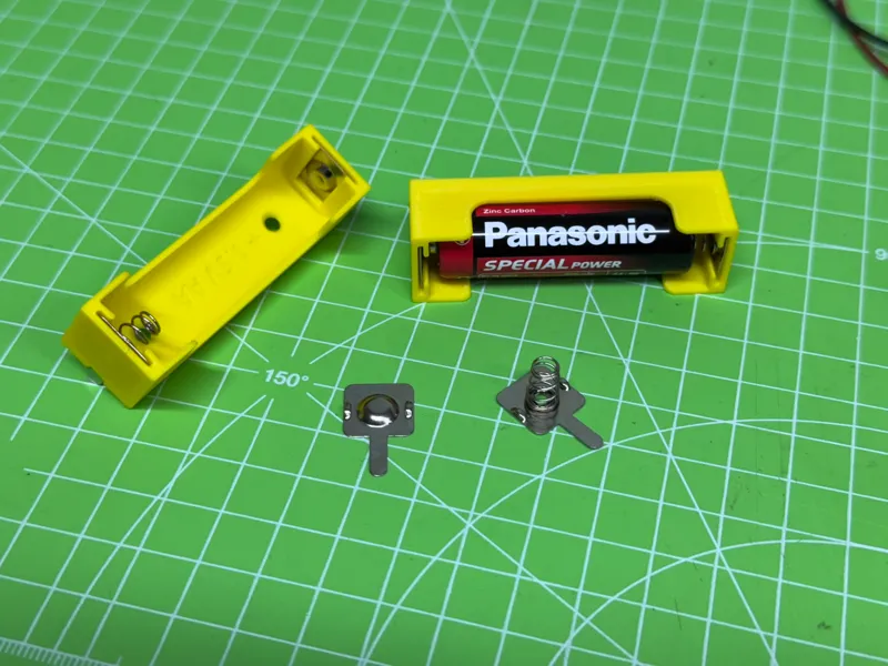 AA Batteryholder with screw holes