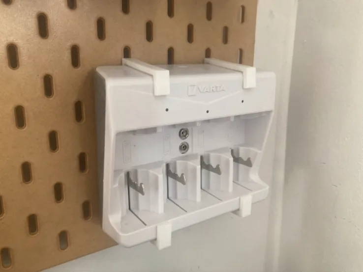 Varta Universalladegerät Skadis halter