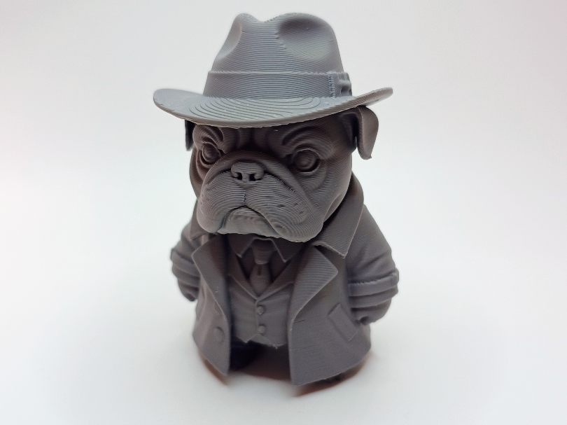 Mops "Don Schnueffel" als stilvolle Figur