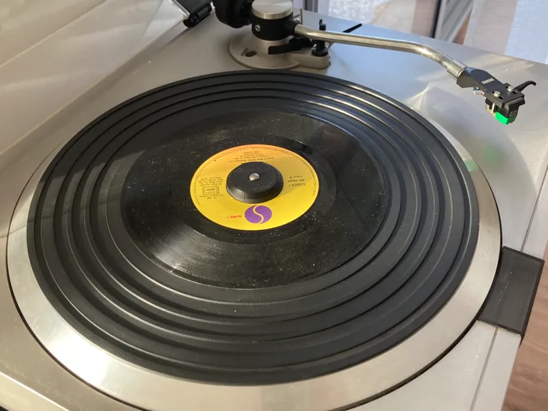 Simple 45 vinyl adapter