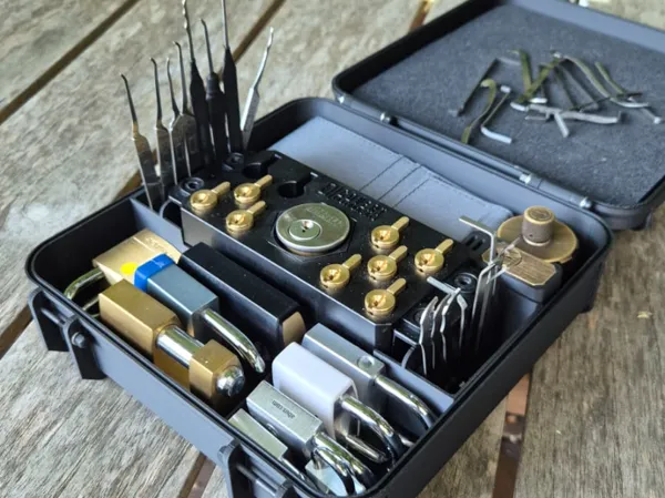 https://makerworld.bblmw.com/makerworld/model/USb2264a2b9a33f8/design/2025-06-24_38a6b52943188.jpg