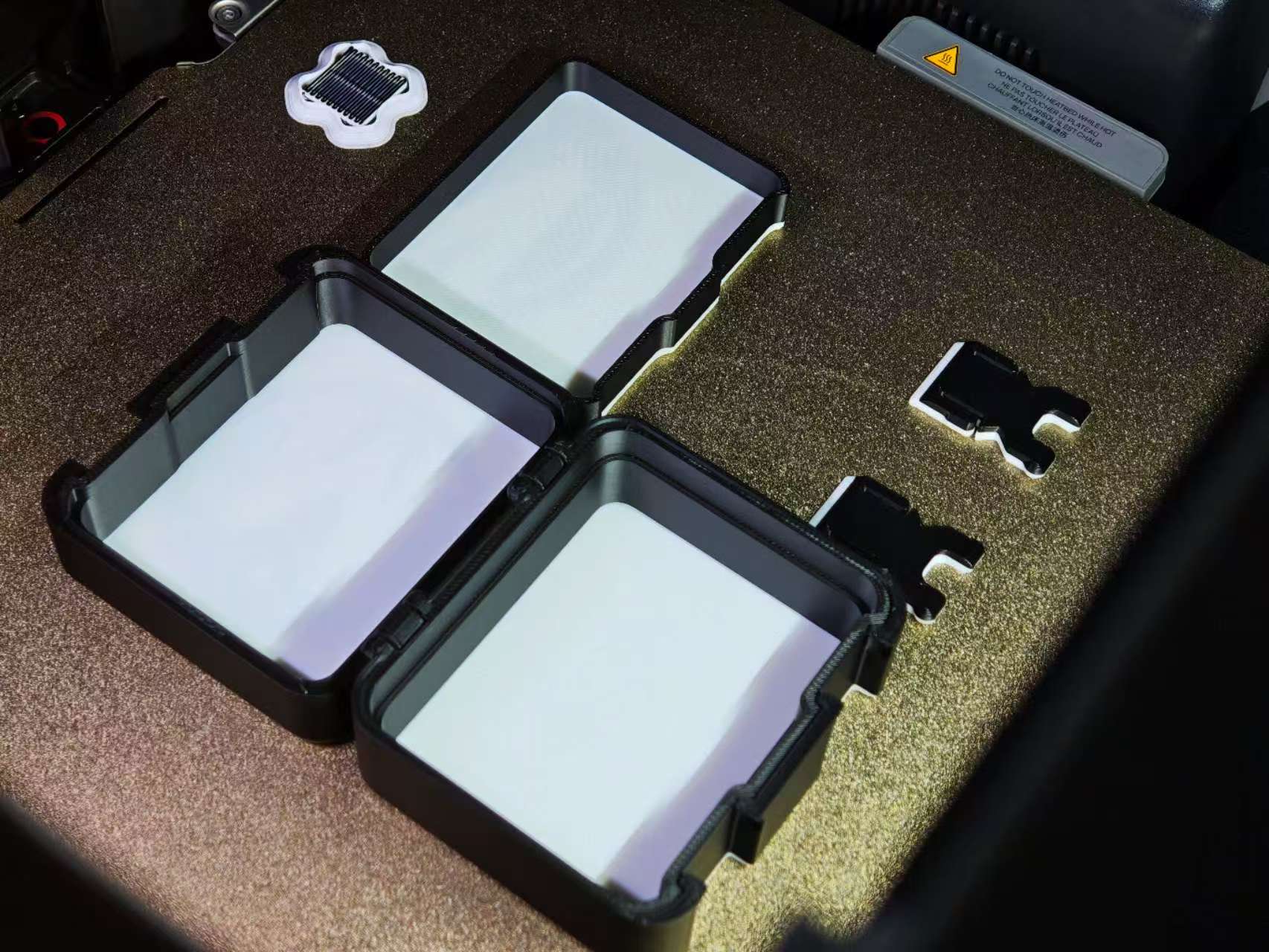 Miniatura 2 do modelo 3D 双锁扣一体式铰链双层收纳盒